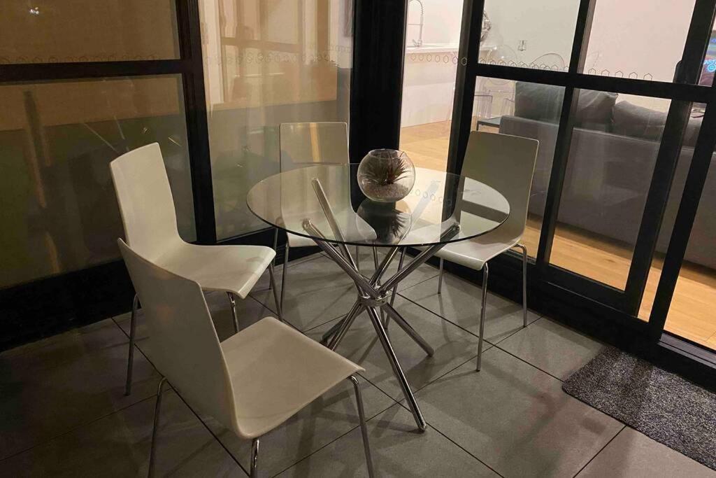 Luxe 2Br Executive Apartment Kingston Pool Parking Wifi Bbq Wine Exterior foto