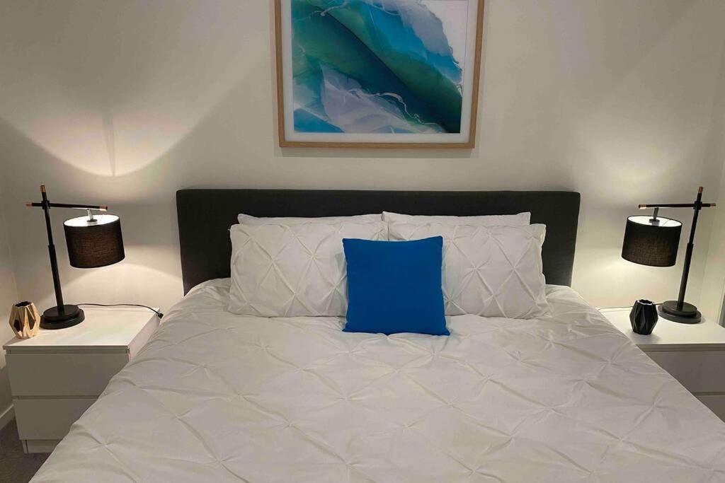 Luxe 2Br Executive Apartment Kingston Pool Parking Wifi Bbq Wine Exterior foto